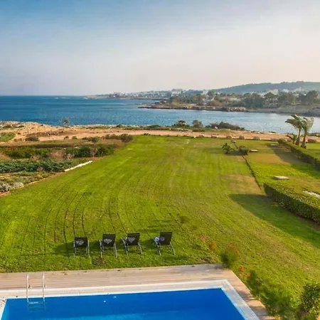 In Sleeps 8 With Pool And Air Con * Protaras