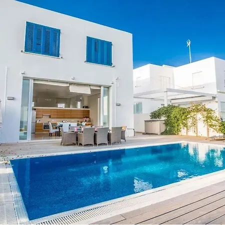 In Sleeps 8 With Pool And Air Con * 普罗塔拉斯